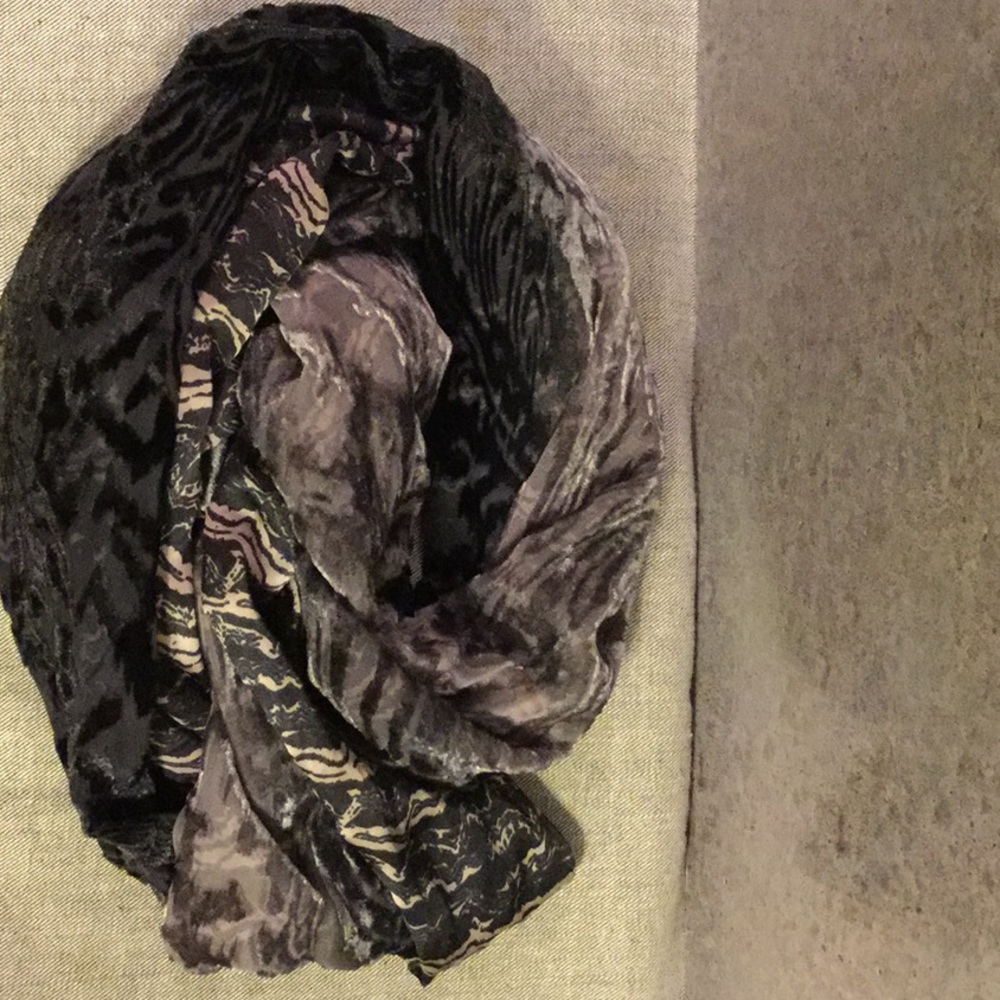 Scarf velvety